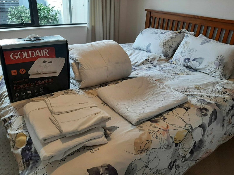 KING SIZE BED with SPLIT BASE and HEADBOARD plus Accessories64071299670402112