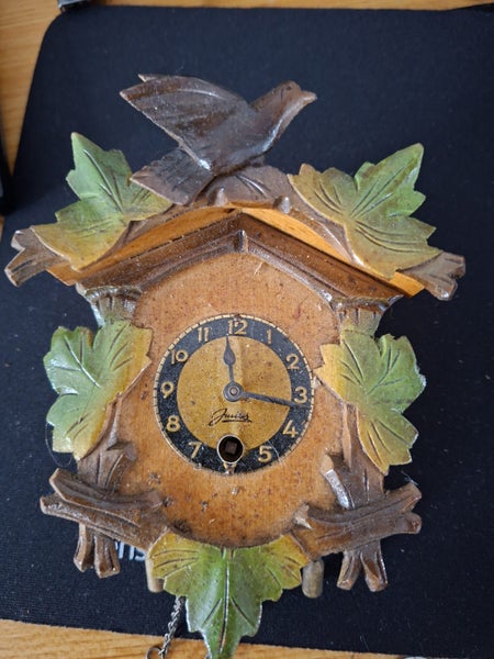 **Beautiful Black Forest style Clock** Carousel 1
