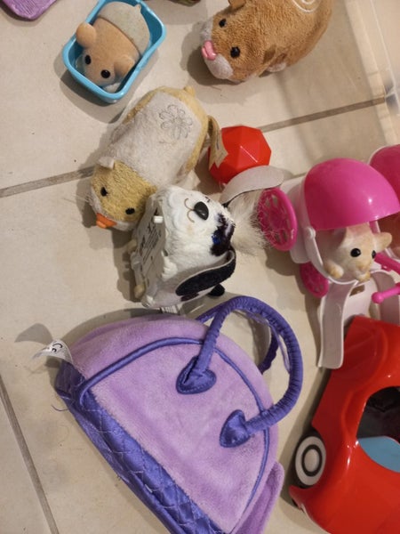 Zhu zhu pets and accessories Carousel 1