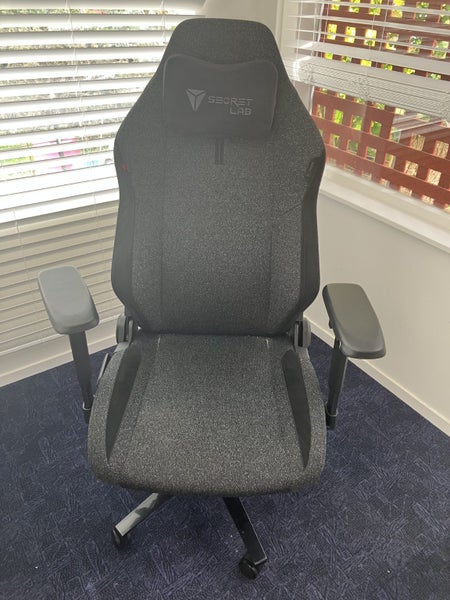 Secretlab MAGNUS Pro Desk + TITAN Evo Chair + Dual Monitors Carousel 9