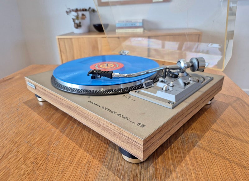 Japanese-made classic turntable....the Pioneer PL-516 Carousel 1