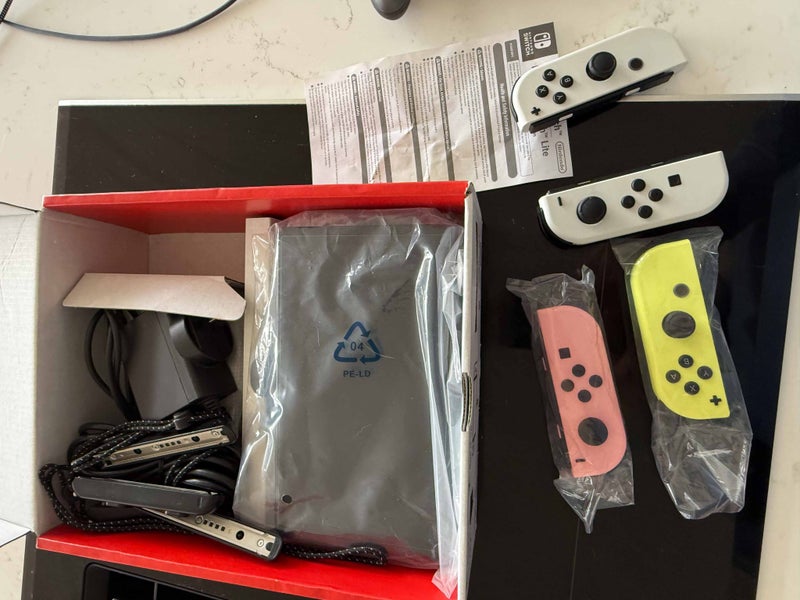 Nintendo Switch OLED Carousel 3