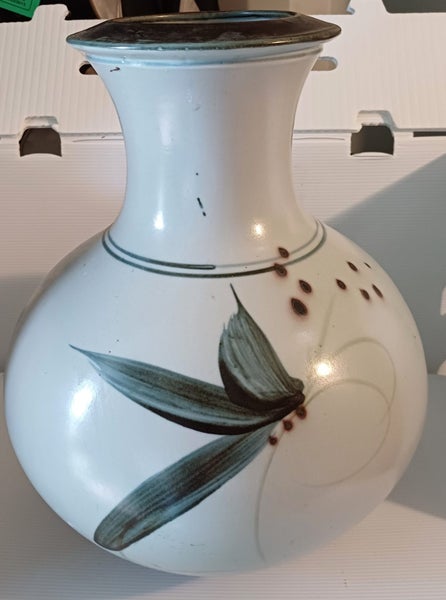 Early Peter Collis large pot Carousel 1