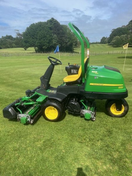 John Deere 2500B Greensmower Carousel 1
