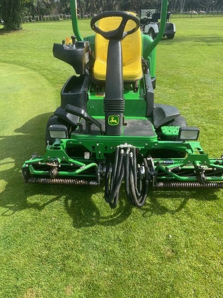 John Deere 2500B Greensmower Carousel 2