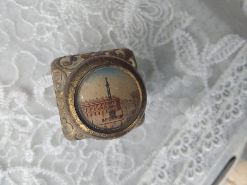 ANTIQUE FRENCH PERFUME BOTTLES Carousel 8