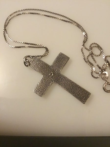 Vintage Sterling Silver Cross Pendant & Chain Carousel 10