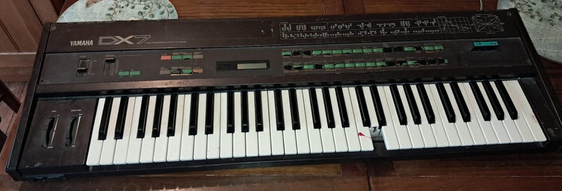 Yamaha DX7 Original Digital Synth- 61 key midi keyboard Carousel 1