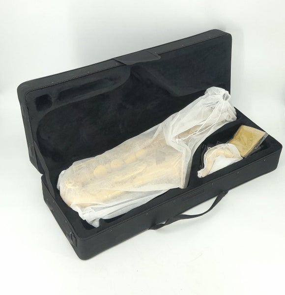 Brand New Suzuki Gold Lacquer B Flat Tenor Saxophone Carousel 3