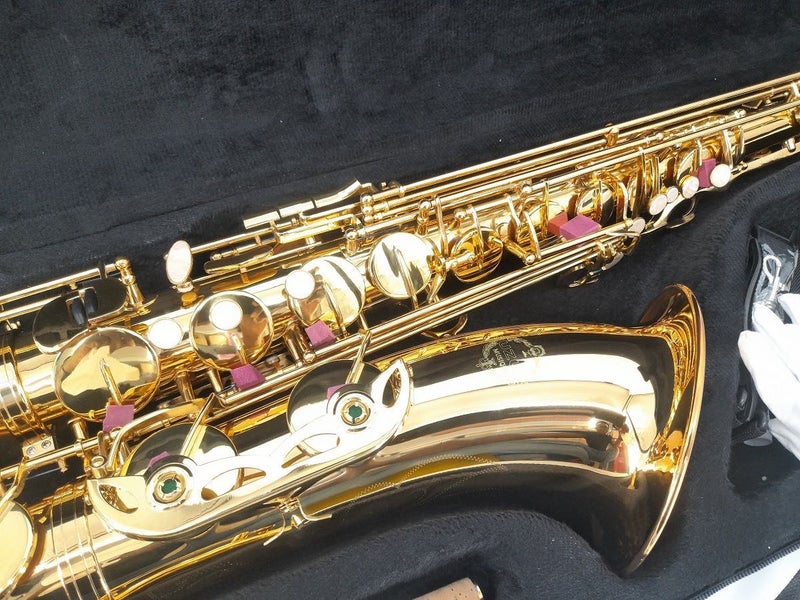 Brand New Suzuki Gold Lacquer B Flat Tenor Saxophone Carousel 2