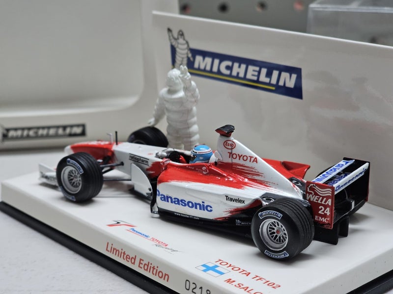 1/43 Toyota TF102 - Mika Salo Formula 1 Michelin Edition Carousel 2