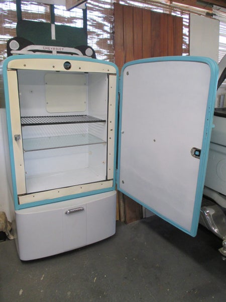 ## OLD RETRO FRIDGE ## Carousel 2