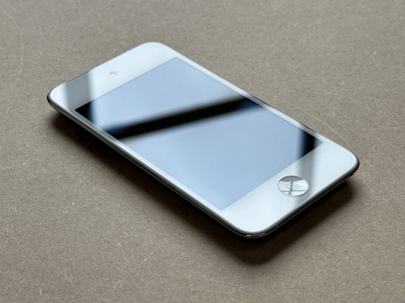White iPod touch 4th Gen - 32GB Carousel 2