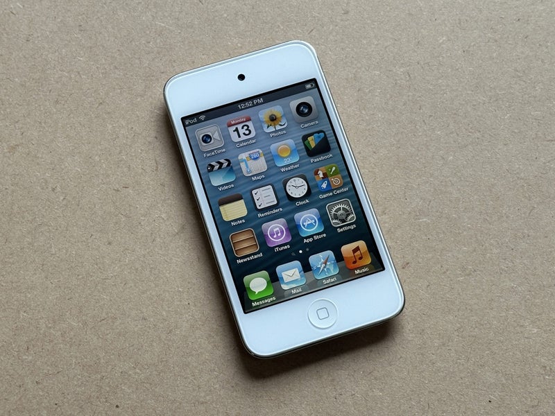 White iPod touch 4th Gen - 32GB Carousel 1