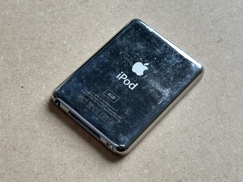 Silver iPod nano 3rd gen - 4GB Carousel 8