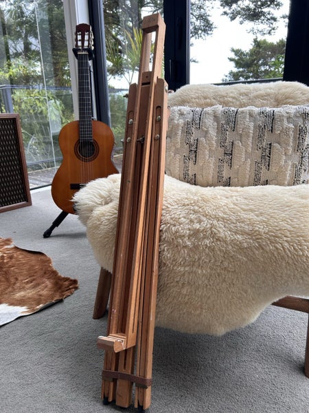 Mabel~ Artist’s Travelling Easel Carousel 1