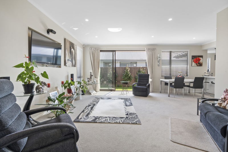 Style Meets Simplicity64041388925826114