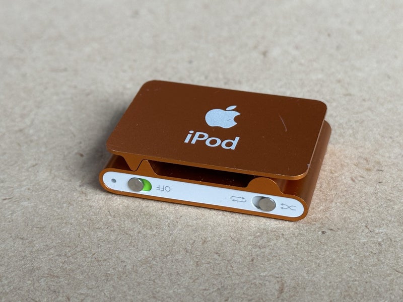 Orange iPod Shuffle 2nd Gen Carousel 4