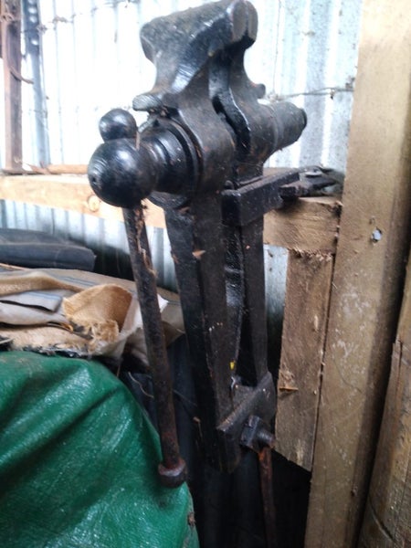Blacksmith Vice . Carousel 1
