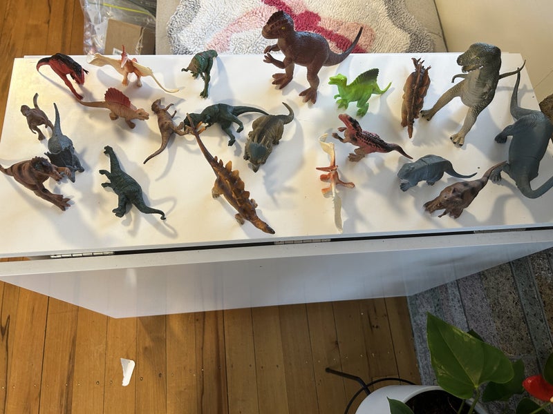 Plastic dinosaurs Carousel 1