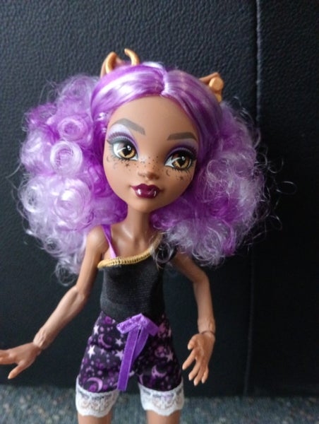 7 Monster high dolls and accessories $85 Carousel 6