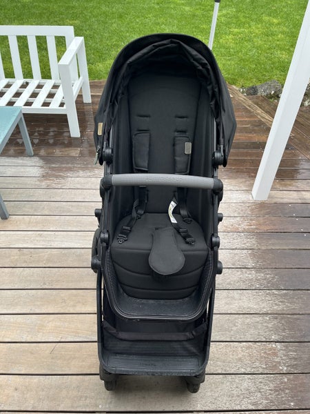 Edwards & Co Olive Stroller incl second seat, carry cot, capsule and base Carousel 2