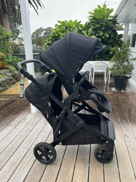 Edwards & Co Olive Stroller incl second seat, carry cot, capsule and base Carousel 1