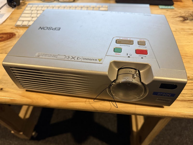 Epson PowerLite 730C 3LCD Video / Data Projector64142567368963110