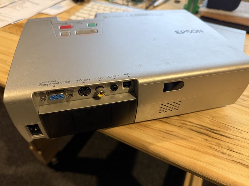 Epson PowerLite 730C 3LCD Video / Data Projector64142567368963111
