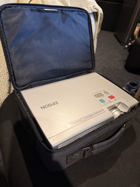 Epson PowerLite 730C 3LCD Video / Data Projector64142567368963112