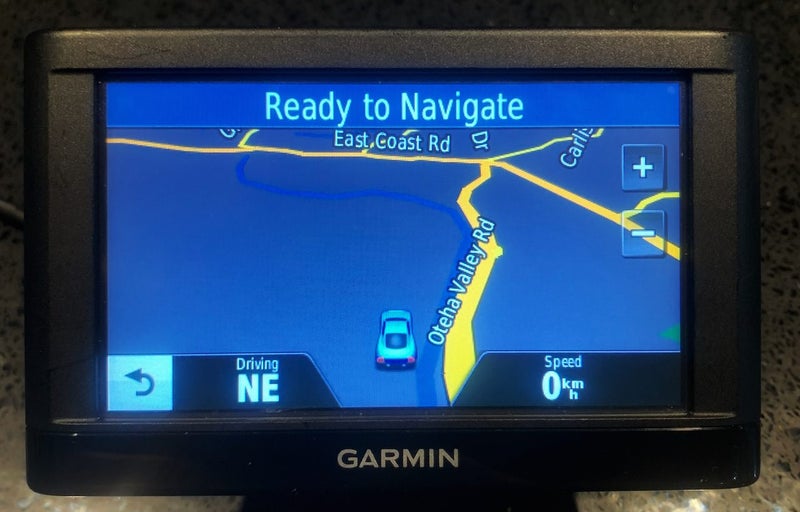 GPS - Garmin Bundle 145-01615-10 with Mount + Car Charger - Tested & Working Carousel 2