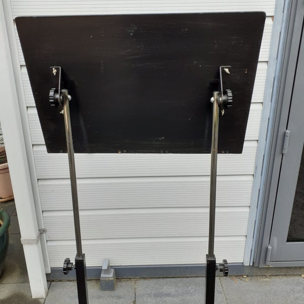 Music Stand Carousel 1