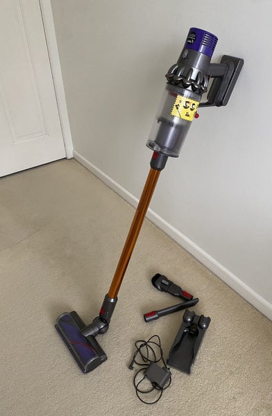 Dyson V10 vacuum cleaner Carousel 1