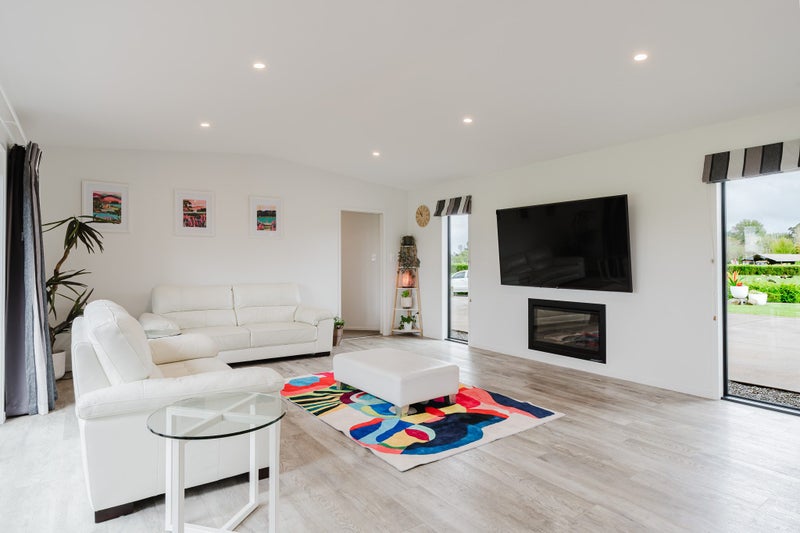 Auction Alert - This Show-Stopper Must Be Sold!64050158125059113