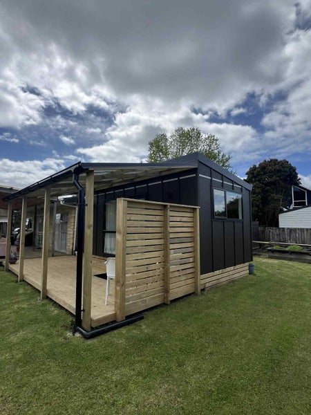 Custom self-contained cabin Carousel 1