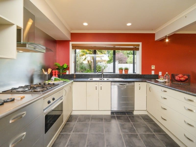 West End, 4 bedrooms64050486065154112