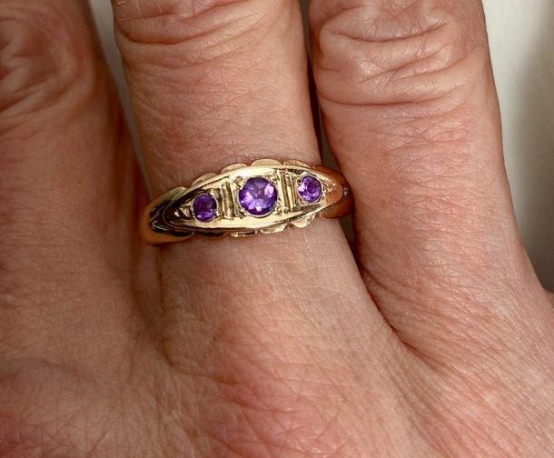 Antique 9ct Gold Ring with Amethyst: Clarity, Protection, Emotional balance Carousel 8
