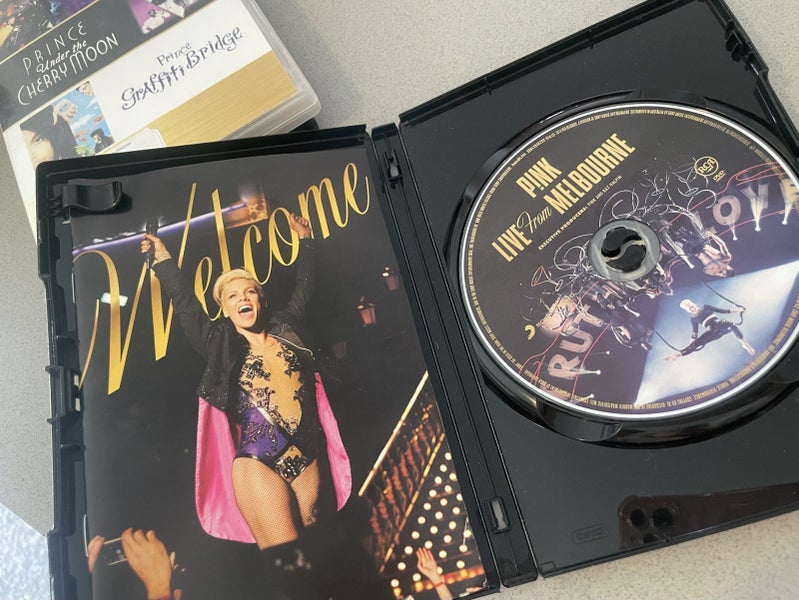 Pink - The truth about love tour (rated M) Carousel 2