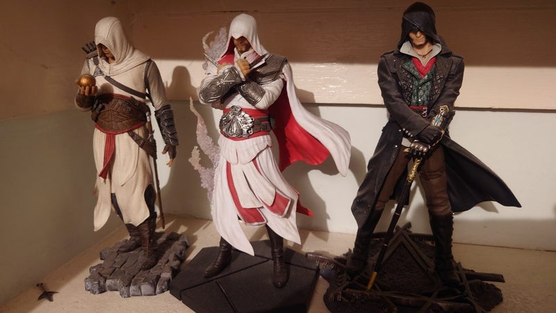 Ubicollectibles Assassin's Creed figures x 3 Carousel 5