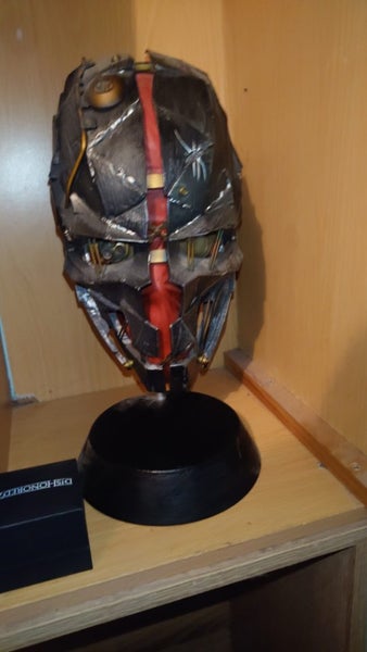 Dishonored Collectors Edition Mask, Ring and comic Carousel 1