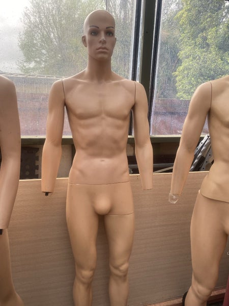 Mannequin Carousel 2