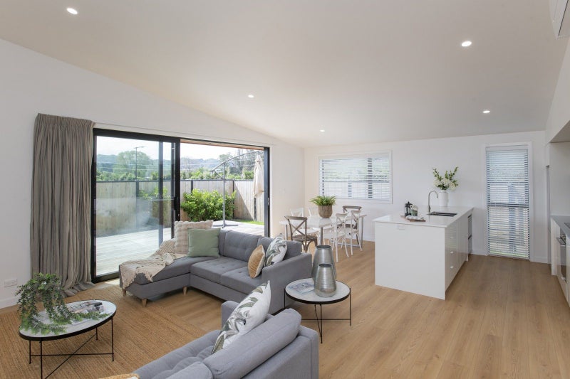 Easy Living on Point64052565082627112