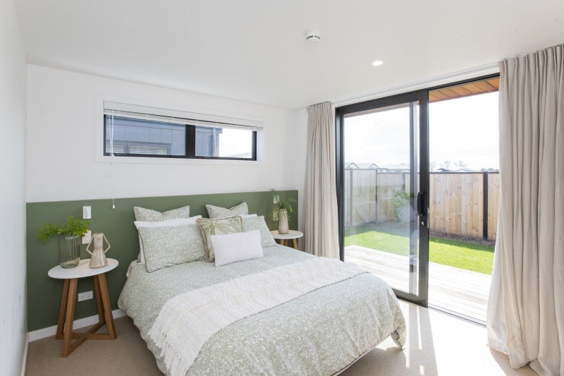 Easy Living on Point64052565082627114