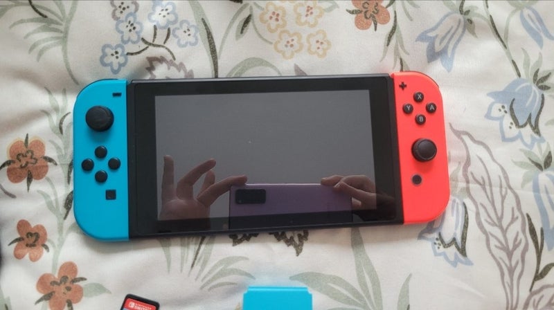 (PRICE REDUCED!) Nintendo switch with pokemon sword game SD card and accesories Carousel 2