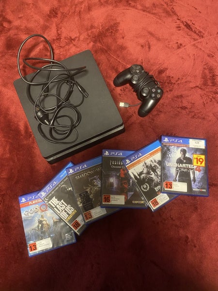 PLAYSTATION 4 SLIM PACK Carousel 1