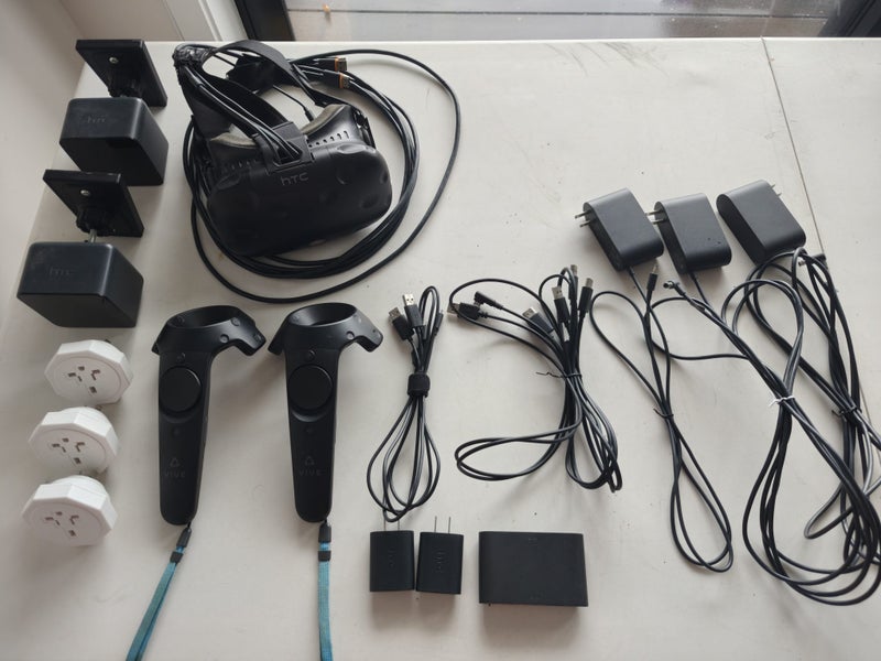 HTC Vive - Original 2016 Model Carousel 1
