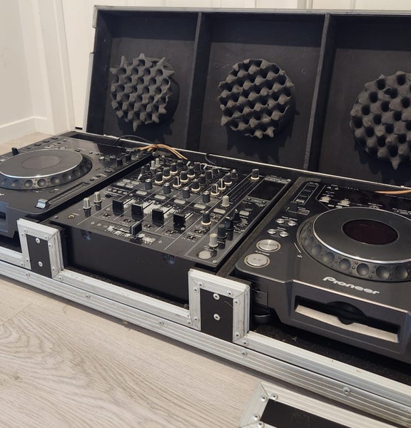 Pioneer CDJ 1000 MK3 x 2 + DJM-800 with Hard Case Carousel 1