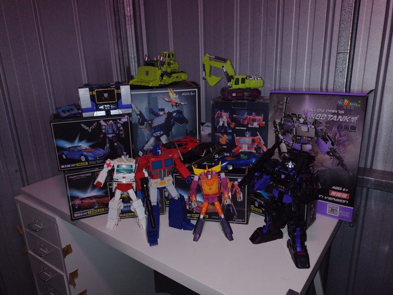 MP (Masterpiece) Scale 3rd Party Transformer Collection Carousel 1