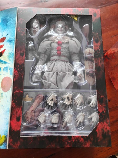 Hot Toys It: Chapter 2 Pennywise with Balloon 1:6 Scale 12 Inch Action Figure Carousel 1