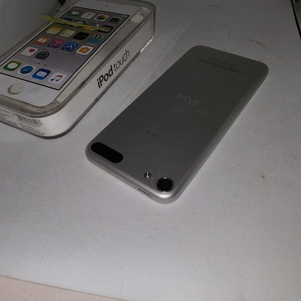 Apple iPod Touch 32GB 5th Gen Carousel 3